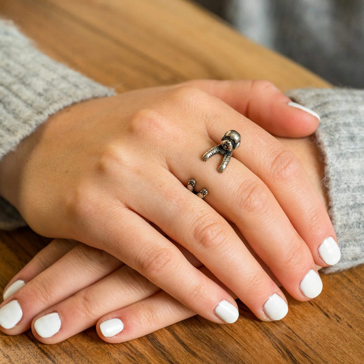 Stylish Bichon Frise Wrap Ring for Dog Lovers - Wearing Felicity Bichon-Frise-Wrap-Ring-02 Wear Felicity