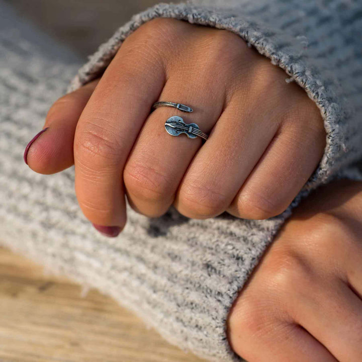Stylish Cello Wrap Ring for Music Lovers - Wearing Felicity Cello-Wrap-Ring-02 Wear Felicity