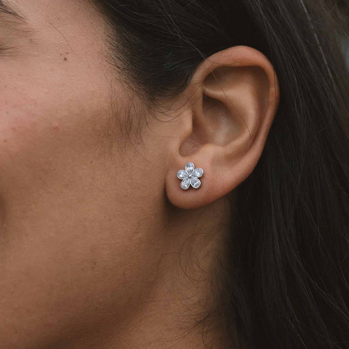 Elegant Crystal Flower Earrings for Every Occasion - Wearing Felicity Crystal-Flower-Earrings-02 Wear Felicity