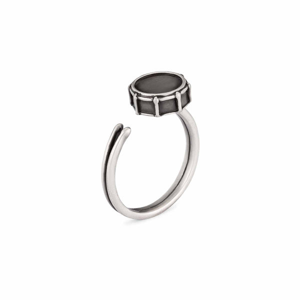 Stylish Drum Wrap Ring for Music Lovers - Wearing Felicity Drum-Wrap-Ring-01 Wear Felicity