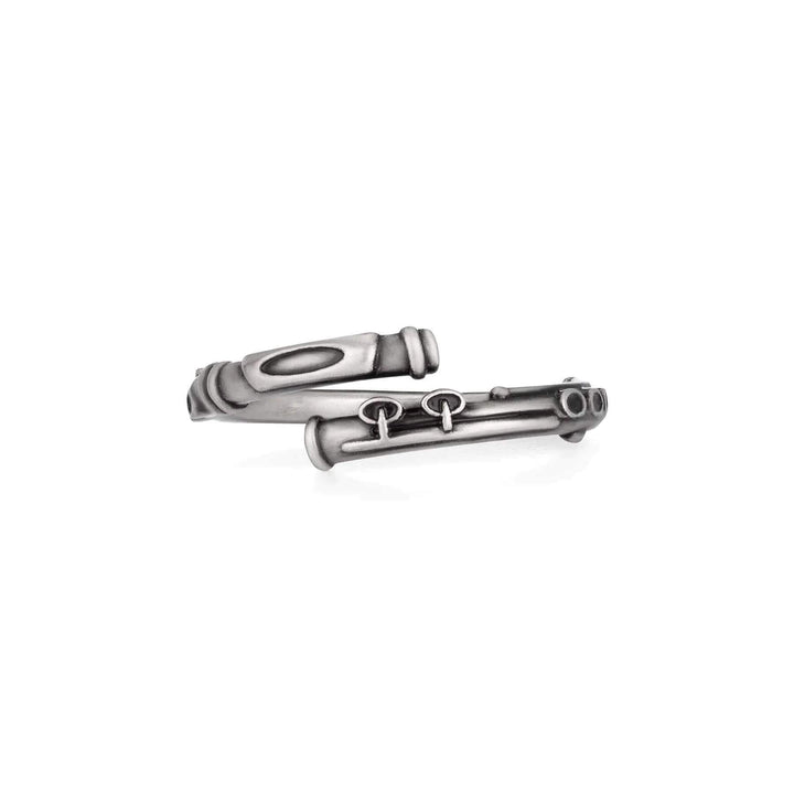 Stylish Flute Wrap Ring for Music Lovers - Wearing Felicity Flute-Wrap-Ring-01 Wear Felicity