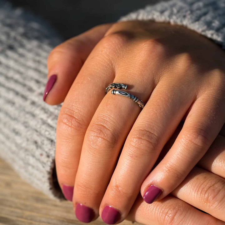 Stylish Flute Wrap Ring for Music Lovers - Wearing Felicity Flute-Wrap-Ring-02 Wear Felicity