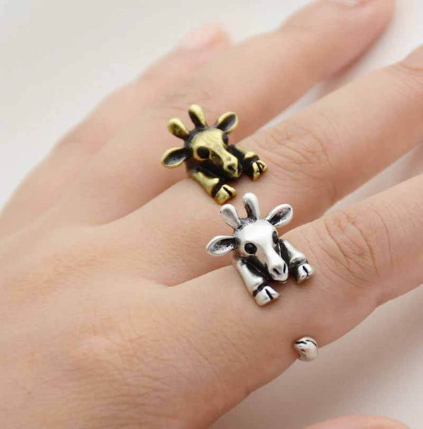 Stylish Giraffe Wrap Ring for Animal Lovers - Wearing Felicity Giraffe-Wrap-Ring-01 Wear Felicity
