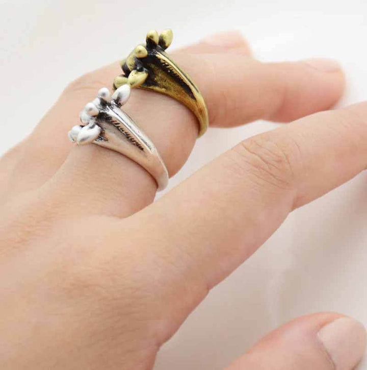 Stylish Giraffe Wrap Ring for Animal Lovers - Wearing Felicity Giraffe-Wrap-Ring-02 Wear Felicity