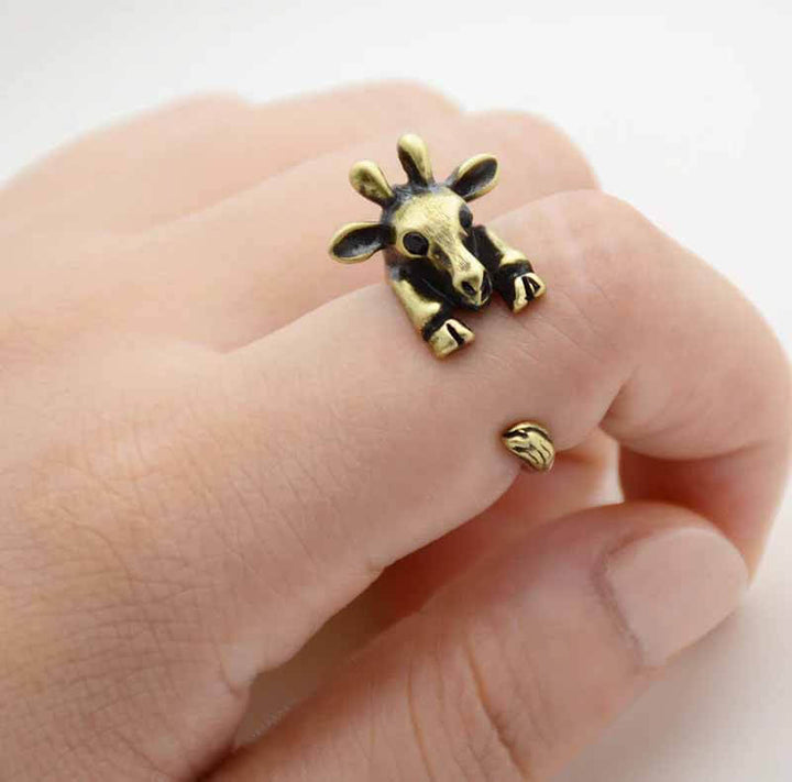 Stylish Giraffe Wrap Ring for Animal Lovers - Wearing Felicity Giraffe-Wrap-Ring-Gold Wear Felicity