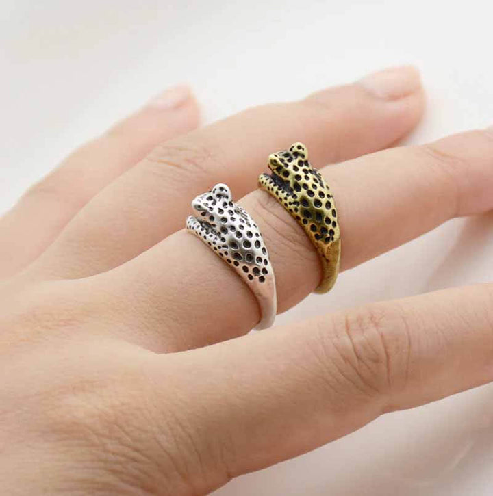 Stylish Leopard Wrap Ring for Animal Lovers - Wearing Felicity Leopard-Wrap-Ring-02 Wear Felicity