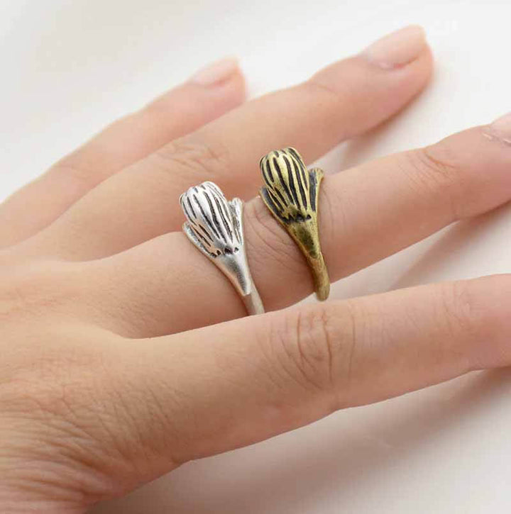 Stylish Lion Wrap Ring for Animal Lovers - Wearing Felicity Lion-Wrap-Ring-02 Wear Felicity