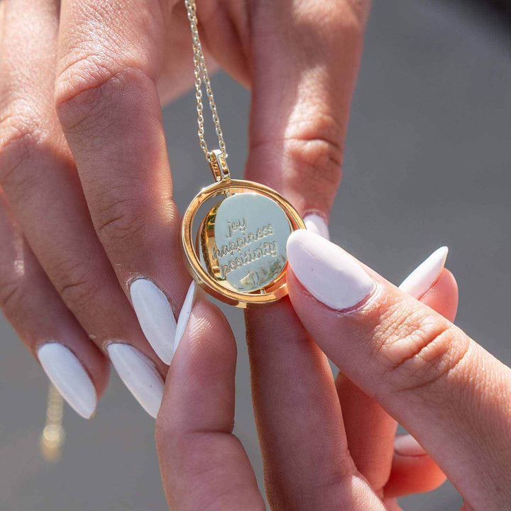 Elegant Meaningful Colors Spin Necklace for You - Wearing Felicity Meaningful-Colors-Spin-Necklace-03 Wear Felicity