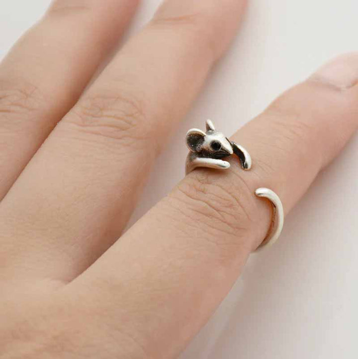 Stylish Mouse Wrap Ring for Animal Lovers - Wearing Felicity Mouse-Wrap-Ring-02 Wear Felicity