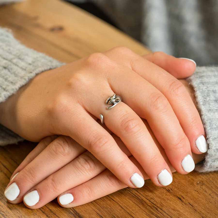 Stylish Mouse Wrap Ring for Animal Lovers - Wearing Felicity Mouse-Wrap-Ring-03 Wear Felicity