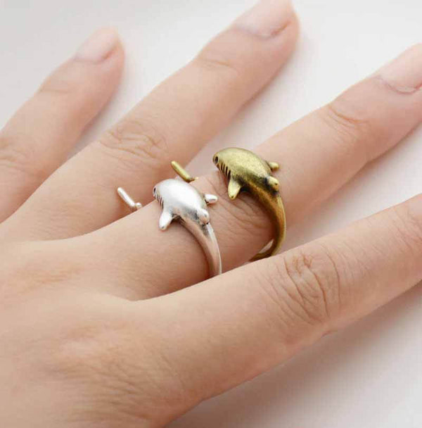 Stylish Shark Wrap Ring - Perfect Gift for Animal Lovers - Wearing Felicity Shark-Wrap-Ring-02 Wear Felicity