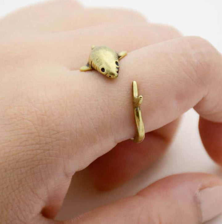 Stylish Shark Wrap Ring - Perfect Gift for Animal Lovers - Wearing Felicity Shark-Wrap-Ring-Gold Wear Felicity