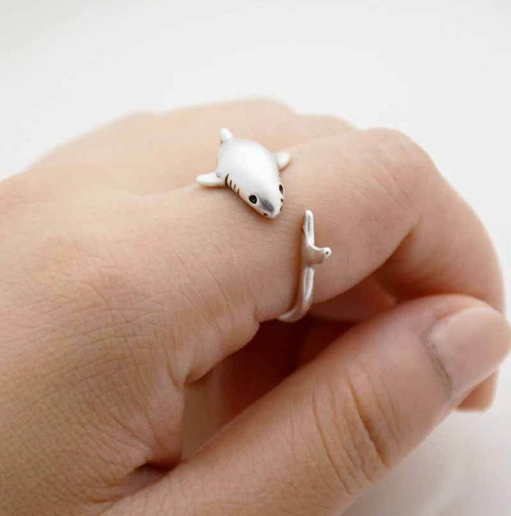 Stylish Shark Wrap Ring - Perfect Gift for Animal Lovers - Wearing Felicity Shark-Wrap-Ring-Silver Wear Felicity