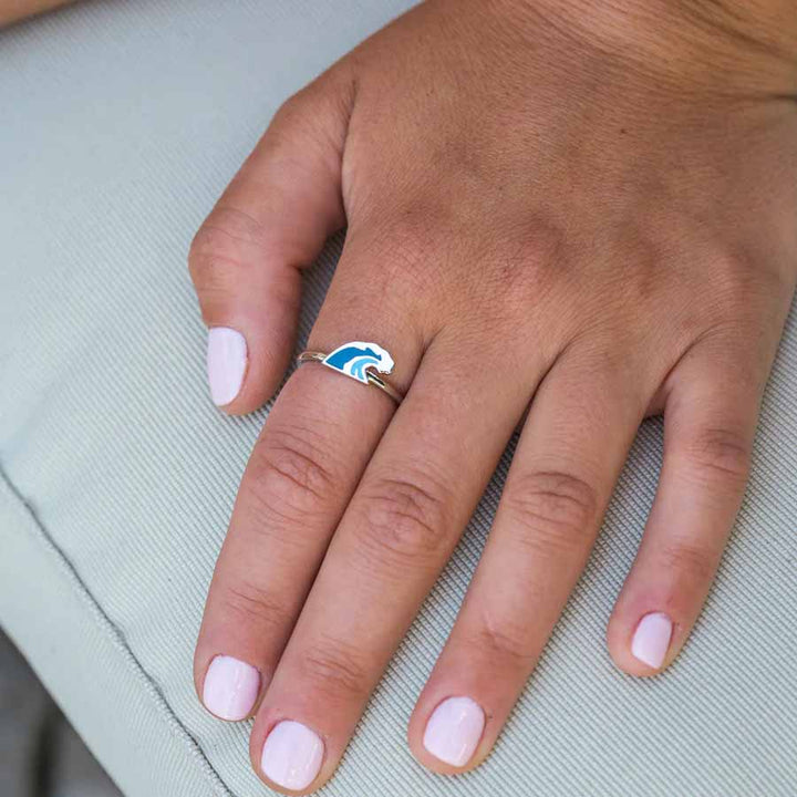 Stylish Wave Ring - Trendy Jewelry for Women - Wearing Felicity Wave-Ring-02 Wear Felicity