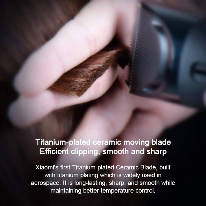 Person using a grooming tool on an animal's fur with text about the blade's features. XIAOMI MIJIA IPX7 Hair Clippers - Professional Trimmers XIAOMI MIJIA Hair Cutting Device IPX7 Splash-Proof Hair Clippers Professional Wireless Electric Hair Trimmers for Men